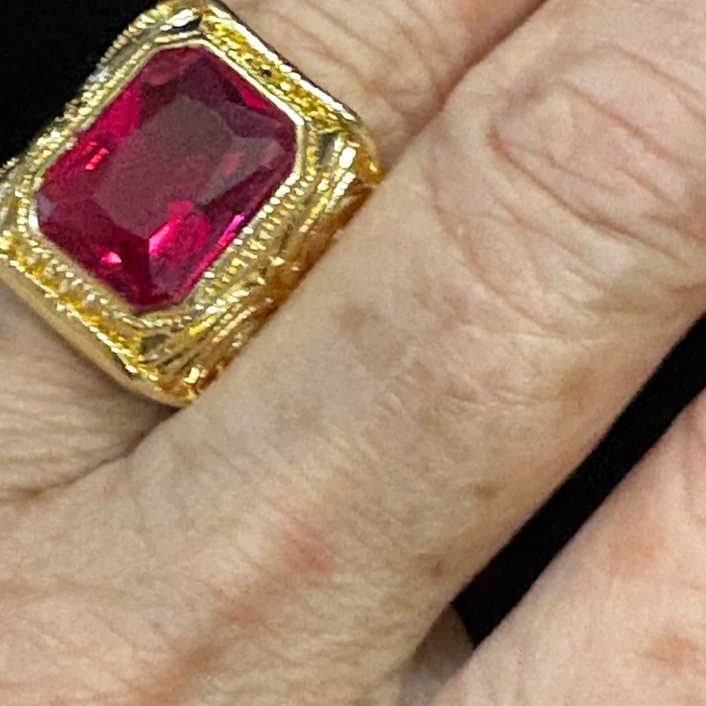 ELEGANT FACETED FAUX RUBY RED RING - Picture 9 of 16